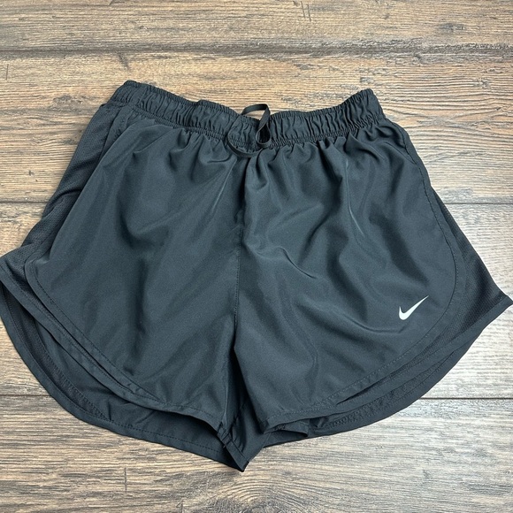 Nike Women's Black Athletic Shorts - Picture 1 of 4